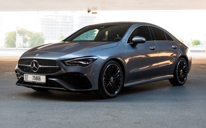 在阿布扎比 租 梅赛德斯CLA200 (灰色), 2026