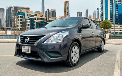 Nissan Sunny (Grise), 2022 &agrave; louer &agrave; Sharjah