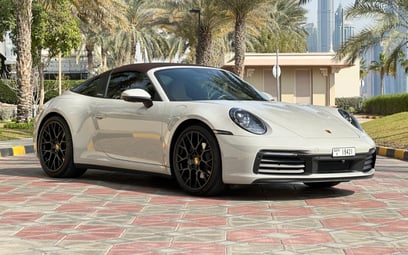 Porsche Targa (Grijs), 2024 te huur in Dubai