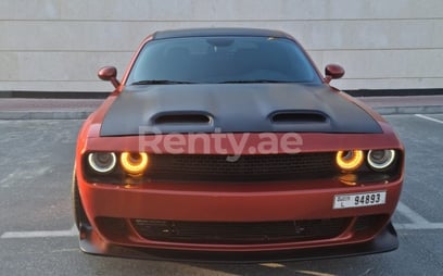 Dodge Challenger (Оранжевый), 2020 для аренды в Дубай