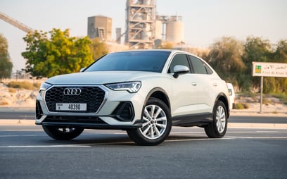 在哈伊马角租车 租 奥迪Q3 Sportback (银), 2025