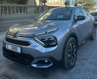 Citroen C4X (Plata), 2024 para alquiler en Dub&aacute;i