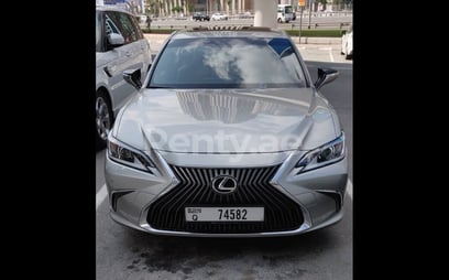 Lexus ES350 (Silber), 2019  zur Miete in Dubai