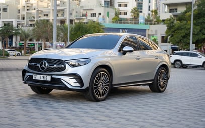 Mercedes GLC 300 (Silber), 2024 zur Miete in Sharjah
