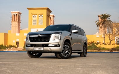 Nissan Patrol Platinum V6 (Argento), 2025 in affitto a Abu Dhabi