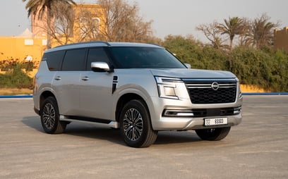 Nissan Patrol Platinum V6 (Argento), 2025 in affitto a Abu Dhabi