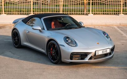 Porsche 911 Carrera GTS (Silber), 2024 zur Miete in Sharjah