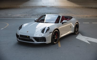 Porsche 911 Carrera GTS (Silber), 2024 zur Miete in Sharjah