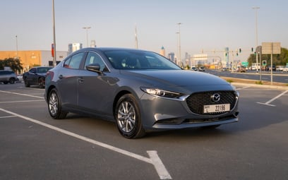 Mazda 3 (Gris Estéril Metálico), 2024 para alquiler en Dubai