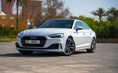 Res&uuml;'l-Hayme'de kiralık Audi A5 (Beyaz), 2024