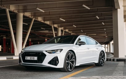 Audi RS7 (Bianca), 2023 in affitto a Abu Dhabi