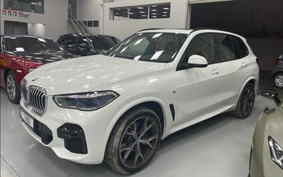 BMW X5 (Blanco), 2023 para alquiler en Abu-Dhabi