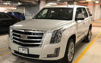 Cadillac Escalade (White), 2017 à louer à Dubai