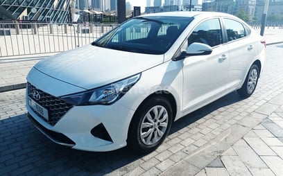 Hyundai Accent (Blanc), 2022 à louer à Dubai