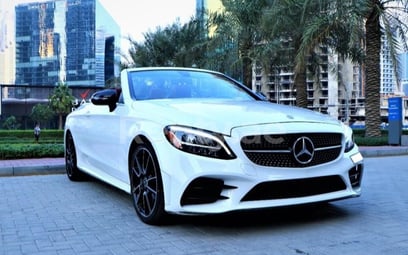 Mercedes C Class (Blanco), 2020 para alquiler en Dubai