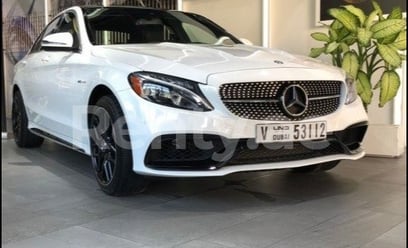 Mercedes C300 (Белый), 2017 для аренды в Дубай