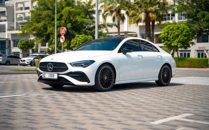 在阿布扎比 租 梅赛德斯CLA200 (白色), 2025