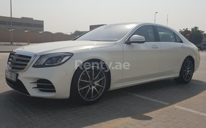 Mercedes S Class (Blanco), 2019 para alquiler en Dubai