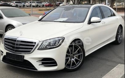 Mercedes S560 (Blanco), 2018 para alquiler en Dubai