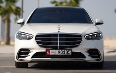 Mercedes S500 (Blanco), 2021 para alquiler en Abu-Dhabi