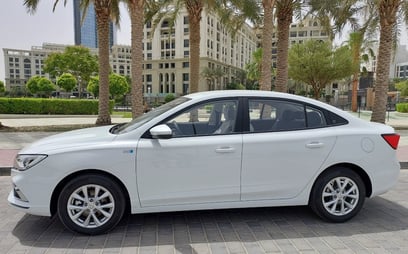 MG5 (Blanco), 2025 para alquiler en Dub&aacute;i