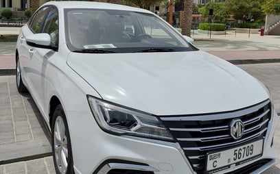MG5 (Blanco), 2025 para alquiler en Dub&aacute;i