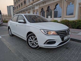 在迪拜 租 MG5 (白色), 2025