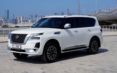 Nissan Patrol V6 (Blanc), 2024 à louer à Dubai