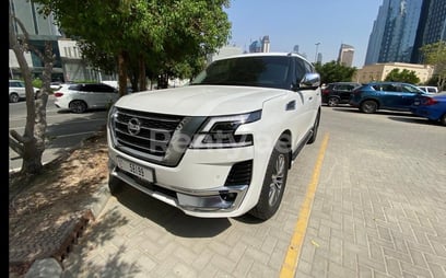 Nissan Patrol (Белый), 2020 для аренды в Дубай