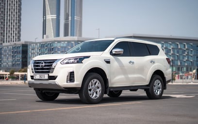 Nissan Xterra (Blanc), 2022 à louer à Abu Dhabi