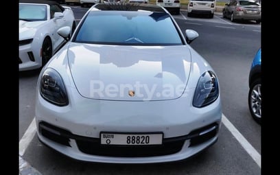 Porsche Panamera (Белый), 2019 для аренды в Дубай