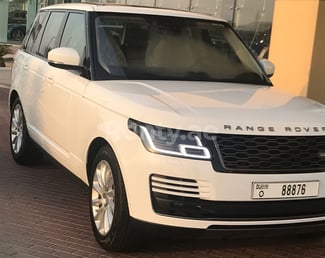 在迪拜 租 Range Rover Vogue (白色), 2019