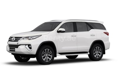 Toyota Fortuner (Bianca), 2019 in affitto a Sharjah