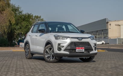 Toyota Raize (Blanco), 2024 para alquiler en Dubai