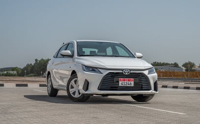 Toyota Yaris (Blanc), 2024 à louer à Abu Dhabi