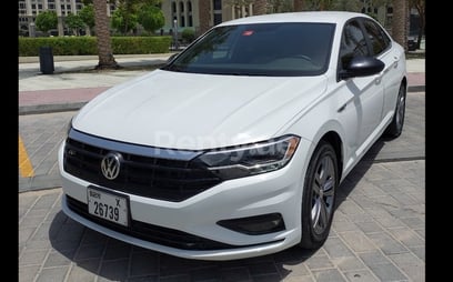 Volkswagen Jetta (Blanco), 2021 para alquiler en Sharjah