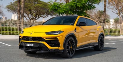 Lamborghini Urus (Gelb), 2023 zur Miete in Sharjah