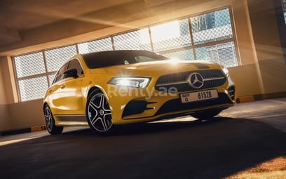 Mercedes A250 (Желтый), 2019 для аренды в Дубай