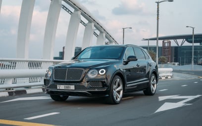 Bentley Bentayga (Negro), 2019 alquiler por horas en Dubai