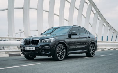 BMW X4 (Schwarz), 2021  zur Miete in Ras Al Khaimah