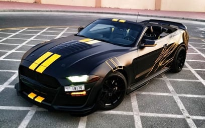 在迪拜 租 Ford Mustang (黑色), 2020