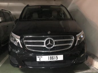 Mercedes Viano (Noir), 2019 à louer à Dubai