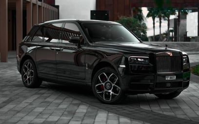 在迪拜 租 Rolls Royce Cullinan Black Badge (黑色), 2021