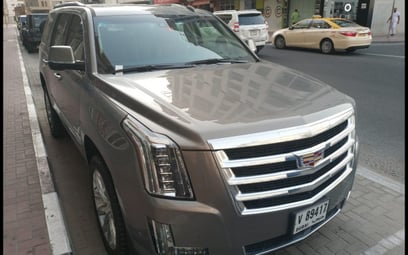 Cadillac Escalade (Brun), 2019 à louer à Dubai
