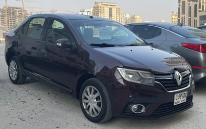 在迪拜 租 Renault Symbol (棕色), 2017