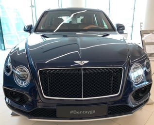 Bentley Bentayga (Темно-синий), 2019 для аренды в Дубай