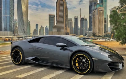 Lamborghini Huracan (Gris Oscuro), 2018 para alquiler en Dubai