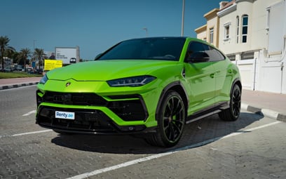 Lamborghini Urus Capsule (verde), 2021 in affitto a Dubai