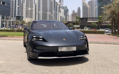 Porsche Taycan (Серый), 2022 для аренды в Дубай