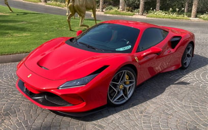 在迪拜 租 Ferrari F8 Tributo (红色), 2021